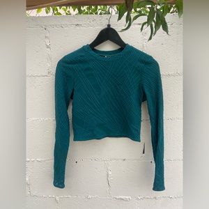 NWOT: Onzie Selenite Long Sleeve Crop Top, Emerald Green color, Size S/M